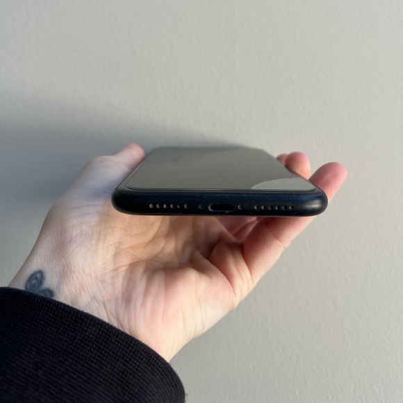IPHONE XR 64GB BLACK (unlocked) - Picture 8 of 8